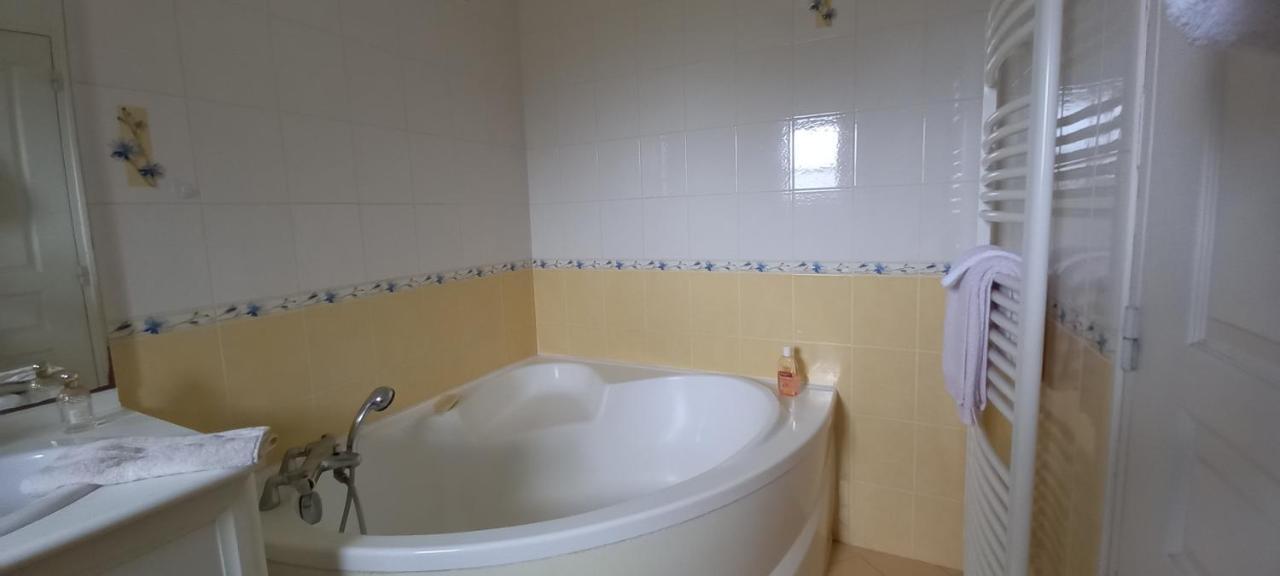La Mesange Bleue Bed & Breakfast Ecuras ภายนอก รูปภาพ